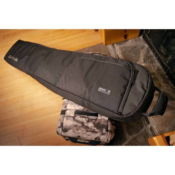 DAKINE Low Roller (black) snowboard bag