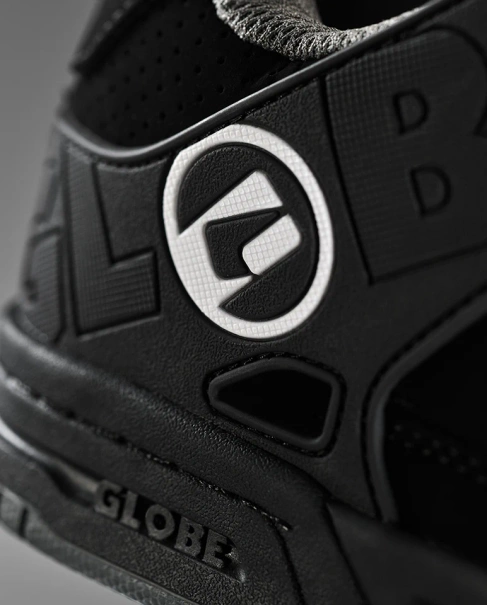 GLOBE Tilt (black/black/tpr) shoes